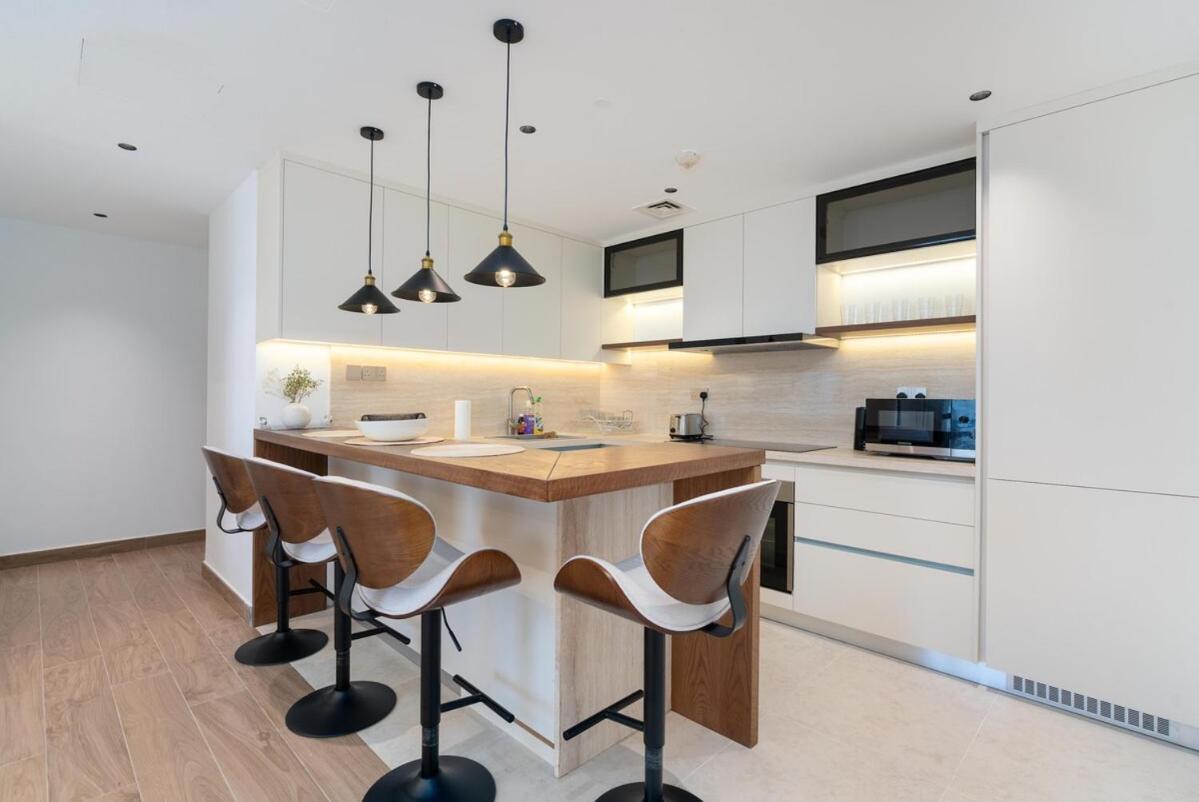 King 2 Bedroom Jumeirah & Eye Views *
